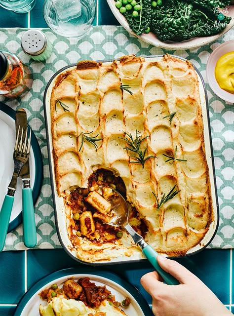 Bangers and Mash Pie - Pinch Of Nom Pinch Of Nom Recipes Low Calorie, Bangers And Mash Pie, Pinch Of Nom Recipes Vegetarian, Sausage And Mash Pie, Pinch Of Nom Recipes, Mash Recipes, Peanut Butter Curry, Gluten Free Sausage, Sausage And Mash