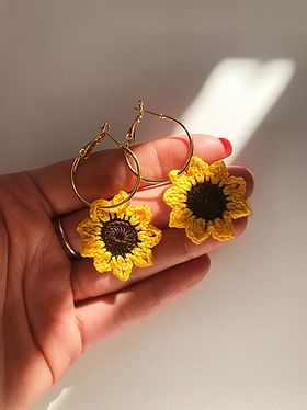 Crochet Store, Earrings Patterns, Crochet Jewelry Patterns, Crochet Cord, Crochet Earrings Pattern, Crochet Keychain Pattern, Earrings Ideas, Crochet Hair Accessories, Crochet Leaves