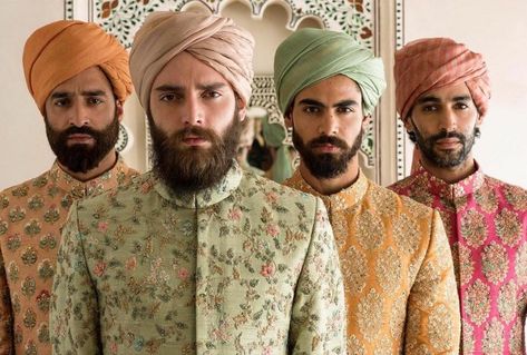 Pastel safas are perfect for the subtle groom !! Turban Men, Wedding Turban, Dapper Grooms, Pink Photography, Mother Of The Groom Gifts, Cotton Wedding, Tie Dye Fabric, Dark Colours, Groom Groomsmen