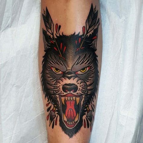 Traditional Wolf Tattoo, Wolf Tattoo Back, Wolf Tattoo Ideas, Small Wolf Tattoo, Wolf Tattoos Men, Tattoo Wolf, Shin Tattoo, Wolf Sketch, Wolf Tattoo Sleeve