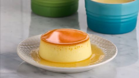 Crème Caramel is on the menu in Chef Anna Olson's amazing kitchen, and she is going to teach you how to make this delicious recipe The post The Best Crème Caramel Recipe (made by Anna Olson) appeared first on Recipe book. Spanish Flan, Anna Olsen, Caramel Recipe, Bday Dinner, Anna Olson, Baked Custard, Custard Desserts, Seasonal Desserts, Creme Dessert