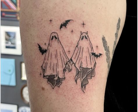 Halloween Tattoo Couple, Ghost Family Tattoo, Couples Ghost Tattoos, Matching Alternative Tattoos, Ghost Couple Tattoo, Spooky Couple Tattoos, Ghost Matching Tattoos, Sheet Ghost Tattoo, Matching Ghost Tattoos