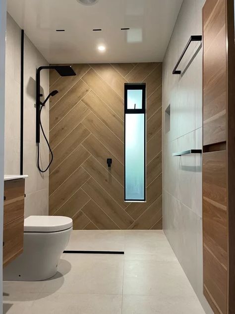 Bathroom Wood Tile Ideas, Wood Walls In Bathroom, Bathroom With Wooden Tiles, Wood Like Tile Bathroom Wall, Wood Like Shower Tile, Wood Like Tile Shower Walls, Shower Wood Tile, Wood Look Tile Shower Walls Bathroom, Wooden Tile Bathroom