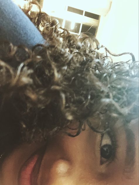 Beautiful Curly Hair, Hairdos For Curly Hair, Photographs Ideas, Curly Hair Women, Selfie Ideas Instagram, Ideas For Instagram Photos, Cute Poses For Pictures, Hair Photo, Dream Hair