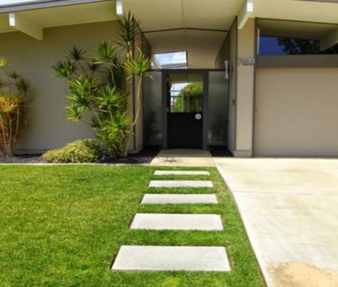 Modern Concrete Paver Walkway Ideas: Simple Modern Eichler Concrete Precast Walkway Mid Century Modern Landscaping, Concrete Pavers Walkway, Mid Century Landscaping, Mid Century Exterior, Modern Remodel, Paver Walkway, Modern Landscape Design, Mid Century Architecture, Casa Exterior