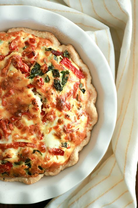 Quiche Base Recipe, Red Pepper Quiche, Quiche Vegetarian, Basic Quiche, Pepper Quiche, Basic Quiche Recipe, Easy Quiche Recipe, Vegetarian Quiche Recipes, Vegetarian Quiche