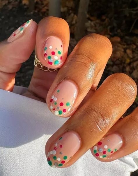 Christmas Confetti Nails, Christmas Dot Nails, Polka Dot Christmas Nails, Spotty Nails, Nail Spot, Polka Dot Christmas, Neat Nails, Holiday Nails Christmas, Confetti Nails