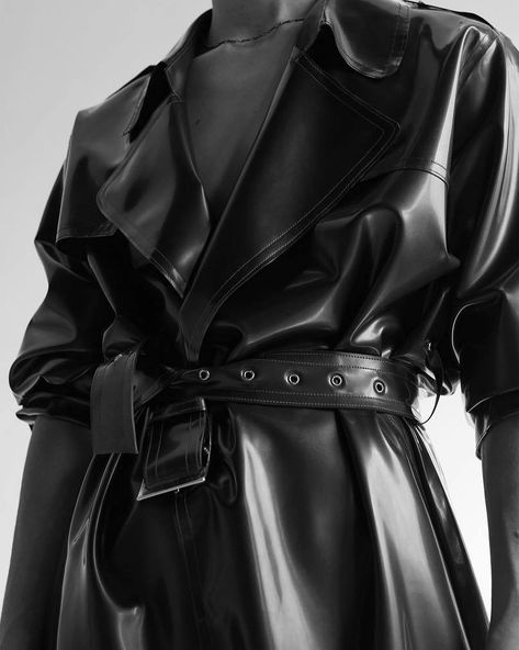 Mode Mantel, Fashion Photography Inspiration, Leather Trench Coat, Alternative Outfits, 인물 사진, Edgy Outfits, Office Outfits, Leather Coat, Fashion Inspo Outfits