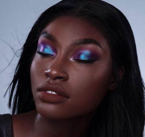 Kaleidos Makeup, Disco Makeup, Futuristic Makeup, Pink Eyeshadow Palette, Blue Eyeshadow Looks, Purple Makeup, Matte Makeup, Purple Eyeshadow, Mermaid Makeup