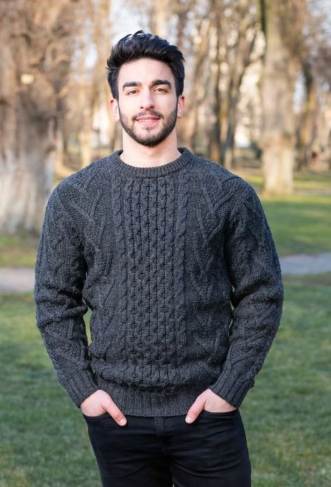 Crew Neck Sweater Outfit, Irish Coast, Outfit Homme, Aran Islands, Irish Sweater, Pretty Sweaters, Aran Sweater, Pullover Sweater Men, Formal Mens Fashion