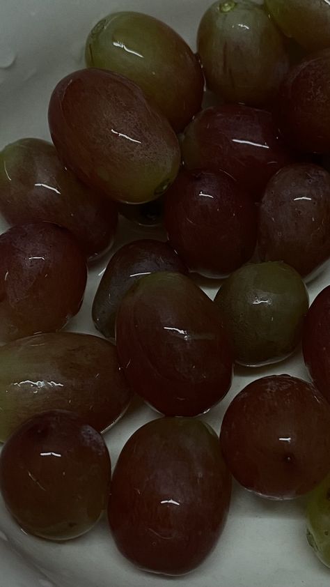 Prudence Aesthetic, Purple Grapes Aesthetic, Uva Aesthetic, Grape Aesthetic, Grapes Aesthetic, Fruit Grapes, True Autumn, Sour Grapes, Aesthetic Minimalist