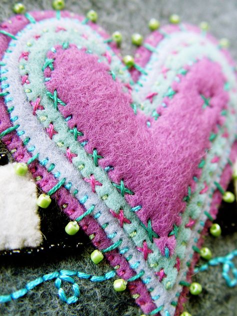 Baby Mobil, Fabric Hearts, Felt Embroidery, Felt Heart, Wool Projects, My Funny Valentine, Wool Crafts, Felt Applique, Wool Applique