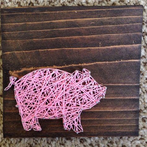 Mini string Pig 5.5 x 5.5 by nidification on Etsy County Fair Crafts, Highland Cow String Art, Pig String Art, Fair Theme, String Art Tutorials, Sequin Crafts, Pig Crafts, Pig Decor, Diy Display