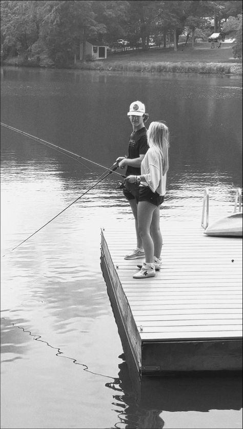 Country Couple Date Ideas, Cute Photos To Take With Your Boyfriend, Poses To Do With Your Boyfriend, Country Boyfriend Aesthetic, Summer Aesthetic Couple, Cute Pictures With Boyfriend, Couple Longboarding Aesthetic, Country Love Aesthetic, Fishing Date