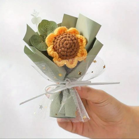 Mini Crochet Flower, Mini Ramos, Bouquet Crochet, Crochet Flower Bouquet, Flower Boquet, Graduation Flowers, Flower Step By Step, Crochet Flowers Easy, Crochet Bouquet