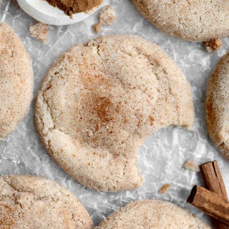 Gluten Free Snickerdoodles - Lane & Grey Fare Lane And Grey Fare, Gf Deserts, Fruity Pebble Cookies, Easy Snickerdoodle Recipe, Eggless Sugar Cookies, Vegan Snickerdoodles, Gluten Free Snickerdoodles, Strawberry Sugar Cookies, Alpha Gal