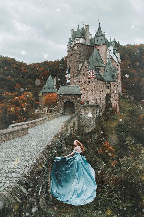 Doodle Photography, Burg Eltz Castle, Eltz Castle, Freedom Girl, Lavender Outfit, Castle Germany, Foto Top, Fairytale Photography, Neuschwanstein Castle