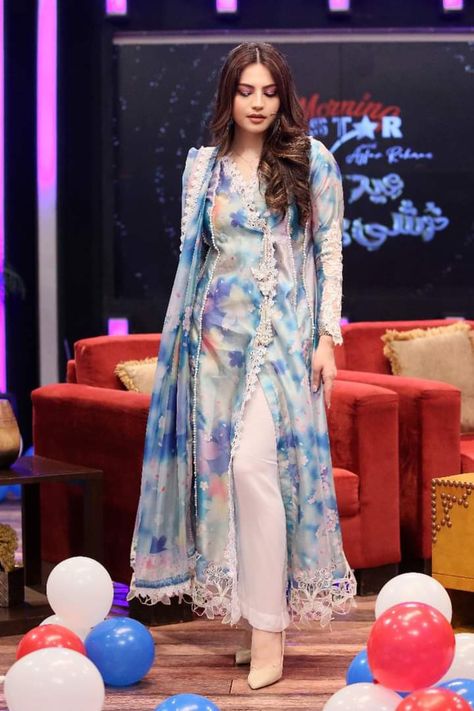 Neelam Munir Dresses, Apple Cut Kurti Designs, Neelam Munir, Anarkali Design, Simple Suits, Kameez Design, Shalwar Kameez Designs, Plain Dresses, Neelam Muneer