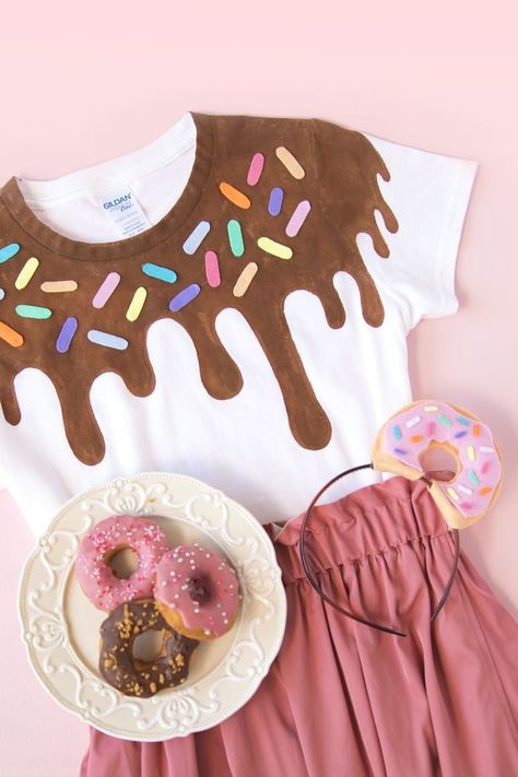 Simple Donuts, Donut Costume, Sewing Simple, Donut Shirt, Diy Donuts, Rainbow Diy, Upcycle Clothes Diy, Donut Party, Shirt Diy