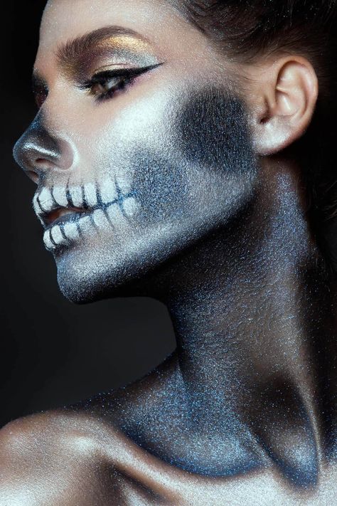 19 Halloween makeup ideas that are fun & glam to try this year. From easy to cute Halloween looks, choose your favorite. #makeup #halloween scary halloween makeup, cute halloween makeup, creative halloween makeup, easy halloween makeup, halloween makeup ideas, simple halloween makeup, halloween makeup looks easy, spooky halloween makeup, pretty halloween makeup, halloween makeup inspo, halloween makeup witch, cool halloween makeup, skull halloween makeup, skeleton halloween makeup. Zombie Woman, Maquillage Halloween Simple, Demon Design, Holiday Horror, Halloween Makeup Witch, Creative Halloween Makeup, Female Body Paintings, Person Portrait, Scary Skull