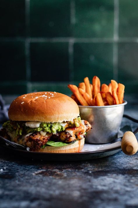 Juicy Grilled Cajun Chicken Burger with Avocado and Sweet Chilli Sauce - The Irishman's Wife Cajun Chicken Burger Recipe, Grilled Cajun Chicken Sandwich, Cajun Sandwich Recipes, Burger Plating Ideas, Cajun Burger, Cajun Chicken Burger, Burger With Avocado, Grilled Chicken Burgers, Burger Photography