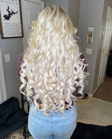 Platinum Curly Hair, Platinum Blonde Curly Hair, Wavy Perm, Long Hair Designs, Headpiece Hairstyles, Hair Doctor, Hair Color Orange, Perfect Blonde, Blonde Curly Hair