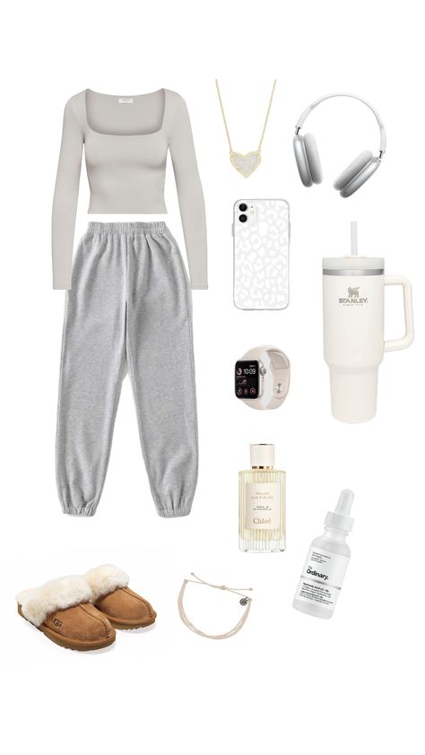 Style Grey Sweatpants, How To Style Grey Sweatpants, Gray Sweatpants Outfit, Basic Girl Outfit, Gray Sweatpants, Cute Nike Outfits, Sweatpants Outfit, Casual Preppy Outfits, Trendy Outfits For Teens