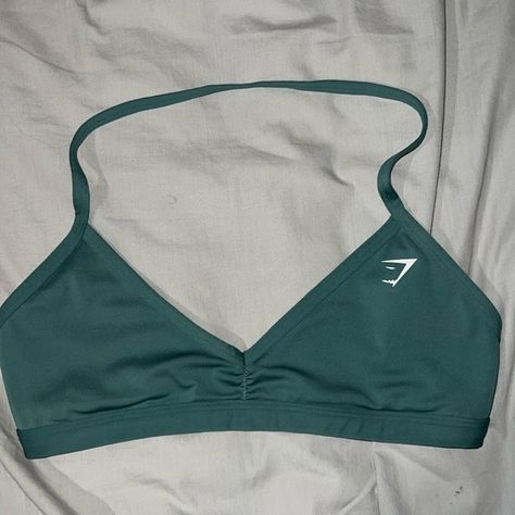 Gym shark sports bra Sports Bra Top Gymshark, Gymshark Bra, Dance Fits, Wishlist 2024, Gym Shark, Sports Bra Top, White Bras, I Got Married, Brand Me