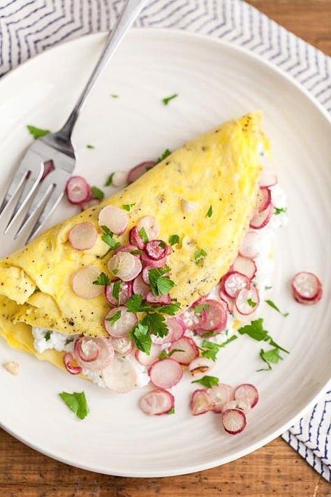 #Recipe: Roasted Radish and Herbed Ricotta Omelet Roasted Radish, Radishes Recipe, French Breakfast Radish, Herbed Ricotta, Daikon Radish, Omelets Recipe, Roasted Radishes, Radish Recipes, Radish Salad