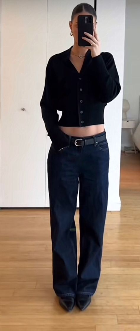 Big Slacks Outfit, Black Top Fall Outfit, Cute Black Top Outfits, Winter Outfits Black Trousers, Black Jeans Classy Outfit, Black Clothes Outfits For Women, High Waisted Jeans Outfit Aesthetic, Full Jeans Outfit Street Styles, Theme Park Outfits Aesthetic