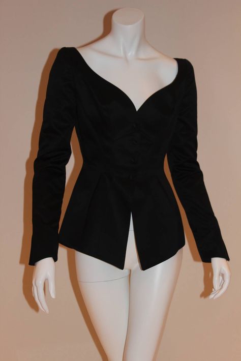 Black Top Design, Mugler Blazer, Mugler Black, Winter Blazer, Blazer Top, Black Clothes, Sunday Dress, Fashion Tops Blouse, Minimal Outfit