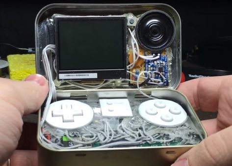 Using a Altoids tin and a mini Raspberry Pi Zero PC that are available to purchase for $5, YouTube user has created a awesome portable games system Diy Geek, Raspberry Pi Zero, Altoids Tin, Altoids Tins, Games Console, Raspberry Pi Projects, Mint Tins, Pi Projects, Electronics Projects Diy