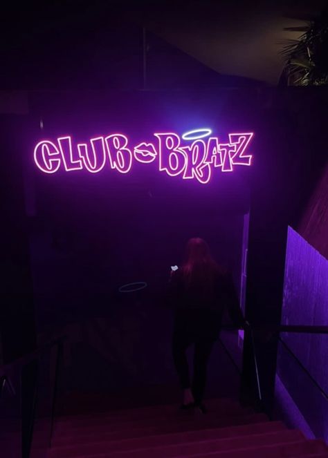 Night Club Neon Signs, Late Night Club Aesthetic, Club Signs Aesthetic, 2010s Club Aesthetic, Y2k Club Aesthetic, 90s Club Aesthetic, Club Girl Aesthetic, Skrippa Aesthetic, Strip Club Aesthetic