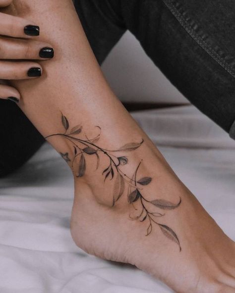 Mutterschaft Tattoos, Ankle Foot Tattoo, Tattoos To Cover Scars, Ankle Tattoo Designs, Ankle Tattoos For Women, Anklet Tattoos, Foot Tattoos For Women, Tattoos For Women Flowers, Classy Tattoos