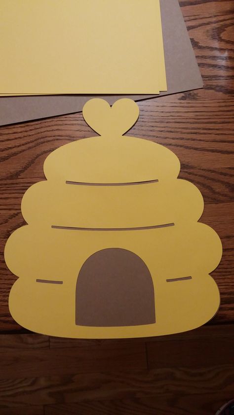 Bee Themed Classroom Preschool, Spelling Bee Decorations, Honey Bee Theme, Bumble Bee Craft, Bee Themed Classroom, Bee Classroom, Preschool Classroom Decor, Bug Crafts, Bee Party