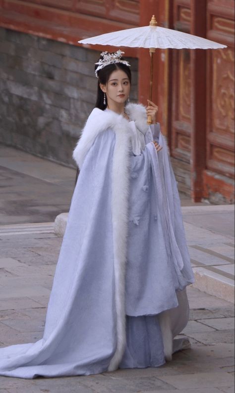 Chinese Outfits Fashion, Asian Gowns, Hanfu Princess, Chinese Princess Dress, Chinese Clothing Traditional, Asian Traditional Fashion, Chinese Fancy Dress, Royal Clothes, Hanfu Girl