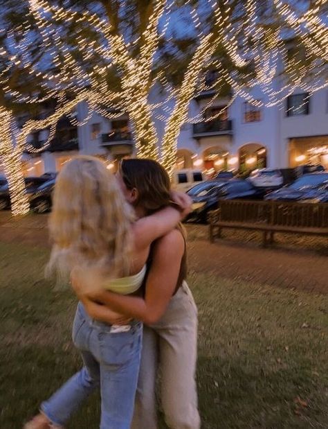 Allie Hayes Off Campus, Dirty Air Series, Hannah Wells, Off Campus, Dirty Air, Best Friends Shoot, Best Friends Aesthetic, Best Friend Photos, Friend Poses