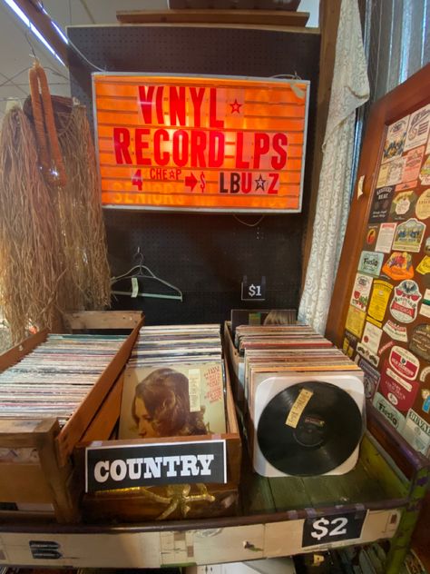 #vinyls #vinage #fleemarket #antique #music #albums #vintagevinyls #artists #country #vinylcollection Country Records Aesthetic, Country Vinyl Records, Jaz Core, Record Store Aesthetic, Records Aesthetic, Kat Stratford, Imagines Crush, Long Distance Best Friend, Cowgirl Life