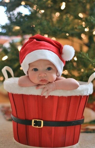 20 Christmas Picture Ideas with Babies| Capturing-Joy.com December Baby, Baby Fotografie, Foto Tips, Foto Baby, Christmas Photography, Gentle Parenting, Santa Baby, Noel Christmas, Newborn Pictures