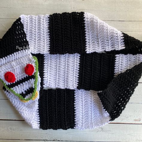 Beetlejuice Sandworm Crochet, Beetlejuice Sandworm Crochet Pattern Free, Beetle Juice Crochet Patterns Free, Crochet Sandworm, Beetle Juice Crochet, Crochet Beetlejuice, Beetlejuice Crochet, Nerdy Crochet Patterns, Fantasy Crochet