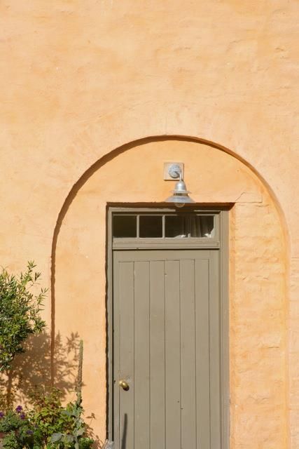 Lime Plaster Exterior Walls, Limewash Render Exterior, Lime Plaster Exterior, Lime Render Exterior, Kyneton House, Lime Render, Lime Mortar, Plaster House, Spanish Exterior