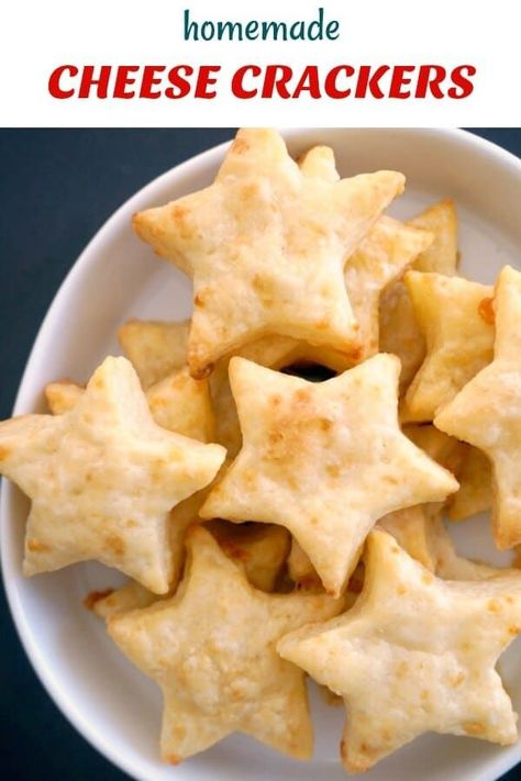 Hawaii Eats, Cheese Stars, Homemade Cheese Crackers, Star Snacks, Cheddar Crackers, Resepi Biskut, Vietnamese Dessert, Homemade Cheese, Toddler Snacks