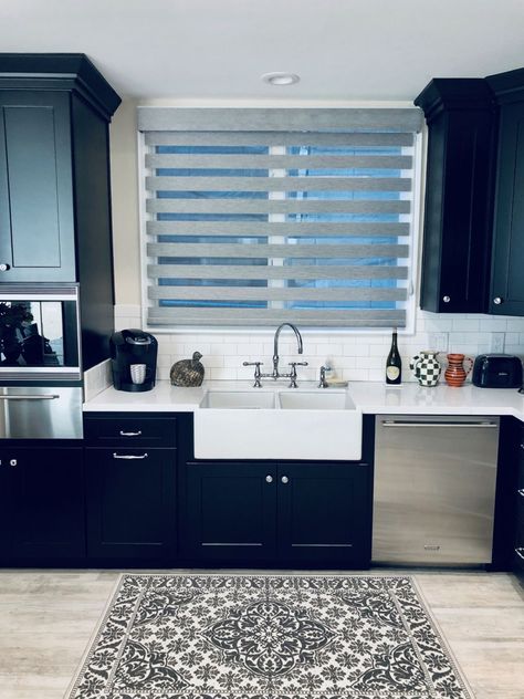 Blinds For Kitchen Window Ideas, Kitchen Blinds Ideas Above Sink, Kitchen Window Treatments Modern, Kitchen Sink Window Treatments, Sink Window Ideas, Kitchen Sink Window Ideas, Kitchen Blinds Modern, Kitchen Blinds Ideas, Window Treatments Modern