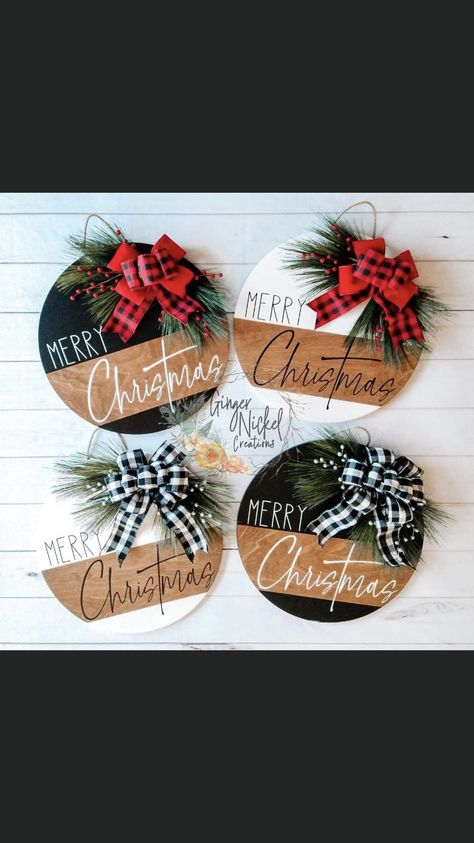 Wood Round Signs Family Names, Christmas Sign Front Door, Christmas Ornament Signs Wood, Christmas Wooden Wreath, Grinch Door Hanger Round, Christmas Wood Wreaths Diy, Cricut Round Wood Signs Diy Christmas, Wood Wreath Christmas, Diy Wooden Christmas Ornaments Ideas