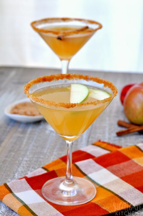 Cinnamon Apple Martini Recipe Apple Pie Martini Pioneer Woman, Cinnamon Martini, Apple Pie Martini, Caramel Appletini Recipe, Caramel Appletini, Appletini Recipe, Apple Martini Recipe, Martini Recipes Easy, Apple Pucker