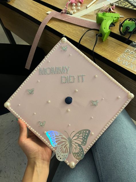 Grad Cap Dedicated To Parents, For My Parents Graduation Cap, Grad Caps For Moms, Graduation Cap For Moms, Mom Graduation Cap Ideas, Teen Mom Graduation Cap, Mom Graduation Cap, College Grad Pictures, Graduation Cap Decoration Diy