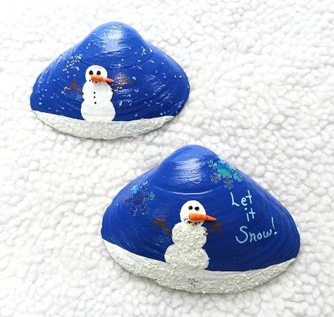 Painted Snowman Large Clam Shell Seashell Designs Clam Shell Ornaments Diy, Clam Shell Christmas Ornaments, Painted Shell Ornaments, Diy Seashell Ornaments, Seashell Painting Ideas Easy, Sea Shell Painting Ideas, Christmas Shells, Shell Paintings, Large Clam Shell