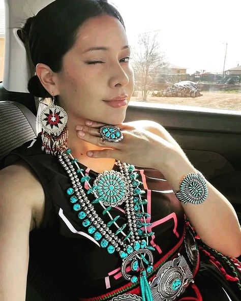 If you support Native American people's, history & culture 🥰Say.. "Yes Navajo Dress, Jingle Dress Dancer, Indigenous History, Native Beauty, Native Fashion, Cultural Beauty, Native American Dance, American Dance, Beauty Movie