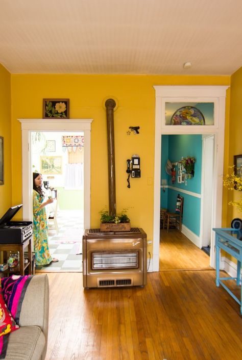 Amy's Vintage Jewel Tone Apartment — House Tour | Apartment Therapy Yellow And Dark Green Bedroom, Bohemian Cabin, Frames Bedroom, Yellow Walls Living Room, Yellow Bedroom Walls, Yellow Kitchen Walls, Kitchen Soffit, Cozy Diy, Green Academia