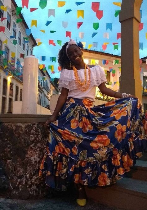 Traditional Dresses from Latin America Brazil Traditional Dress, Creole Fashion, Brazil Dress, Brazilian Dress, Latina Clothes, Brazilian Clothes, Latina Outfits, American Dress, Afro Latina